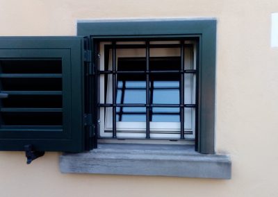 Grata fissa piccola finestra