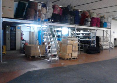 Soppalco modulare con scala movibile