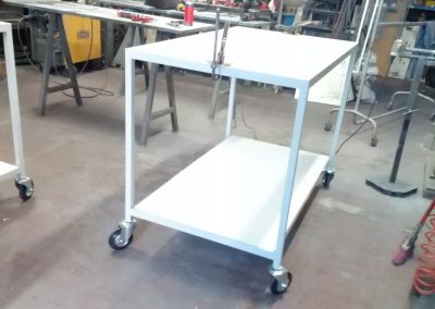 Tavolo da lavoro su ruote