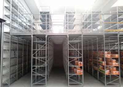 Scaffalatura con Passerella