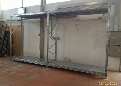 Scaffalatura metallica