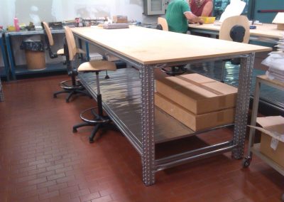 Tavolo su Scaffalatura