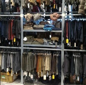 Scaffalatura appendiabiti Negozio abbigliamento