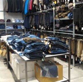 Tavolo Negozio di abbigliamento